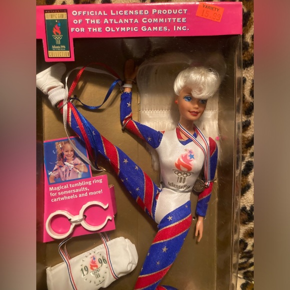 1996 Olympic Gymnasts Barbie - Picture 2 of 4